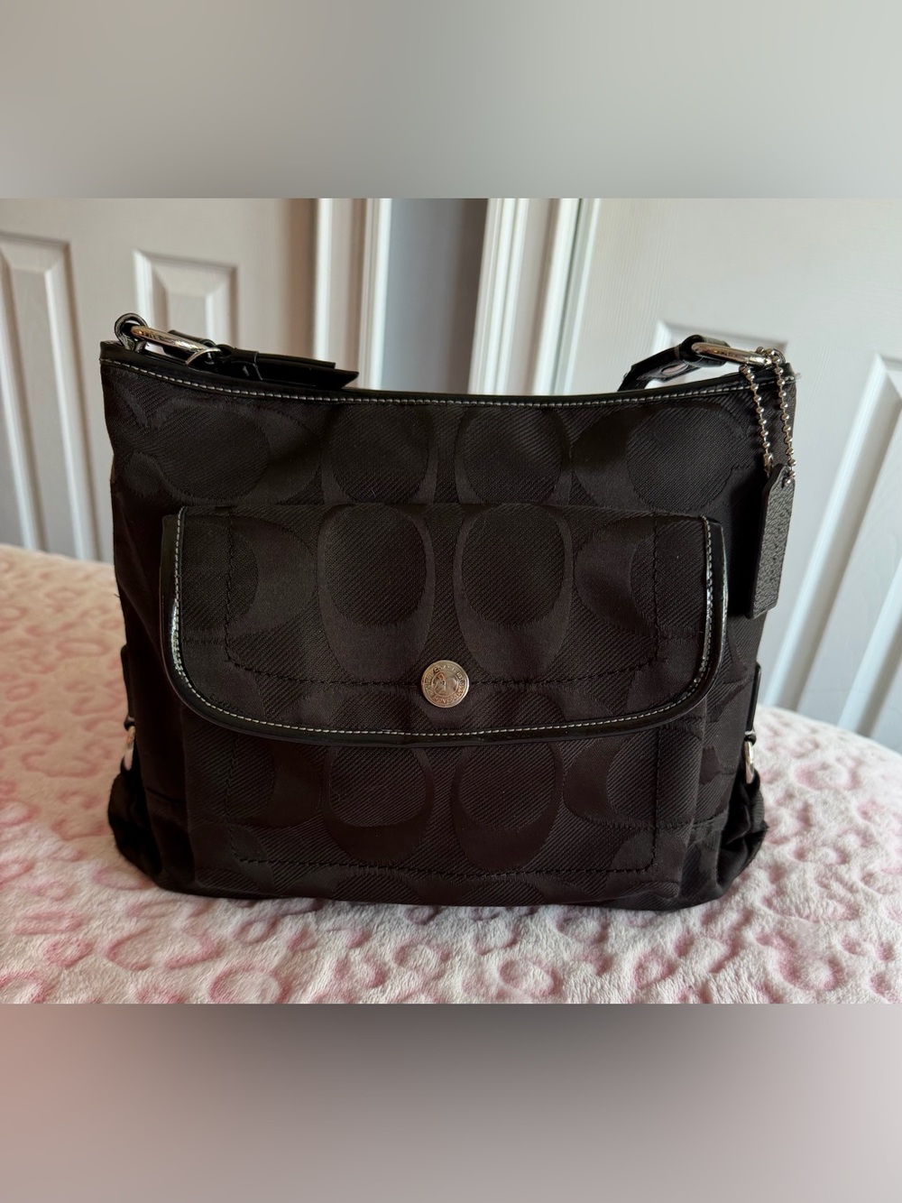 Coach Signature Crossbody Bag
Medium Black Y2K Jacquard Kyra - Picture 3 of 10